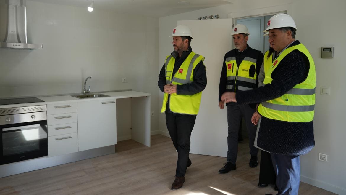 La Comunidad de Madrid paraliza la entrega de viviendas públicas de Majadahonda tras rechazar al 60% de los beneficiarios y recibir una avalancha de recursos