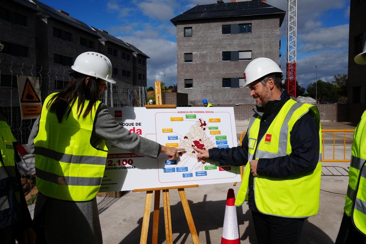 Adjudicatarios de las viviendas públicas en Majadahonda reclaman las llaves a la Comunidad de Madrid tras comprobar que las casas «están completamente rematadas, limpias y listas para vivir»