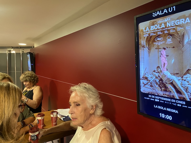 Primera semana de “La bola negra” con exitoso recorrido por Cines Zoco  Majadahonda: crítica musical, cinéfila y literaria de Vicente Araguas