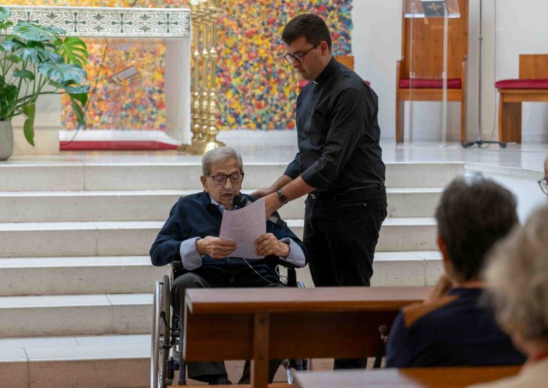 Fallece a los 97 años el «cura influencer» Santiago Nogaledo: 2.000 seguidores en Majadahonda e integrador de inmigrantes peruanos y marroquíes